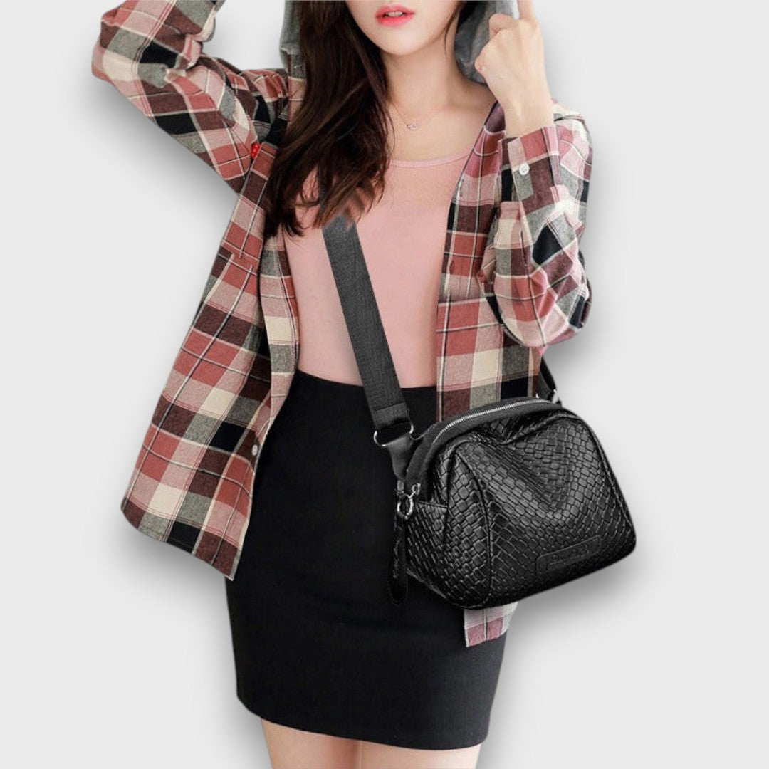 Bronelle – Braided Crossbody Bag in Shell Shape